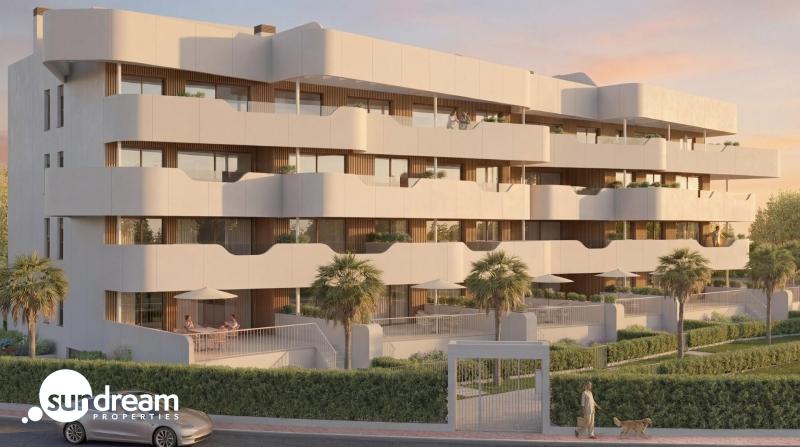 Ático de 3 dormitorios con solarium y piscina privada en Oliva Nova Golf