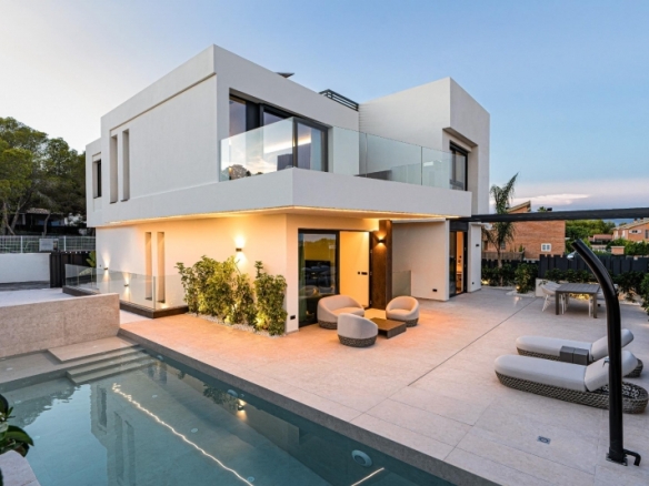 Exclusivas villas de alta calidad con piscina privada y vistas en La Nucia