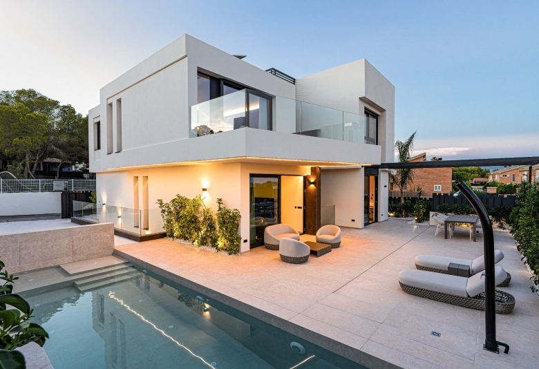Exclusivas villas de alta calidad con piscina privada y vistas en La Nucia