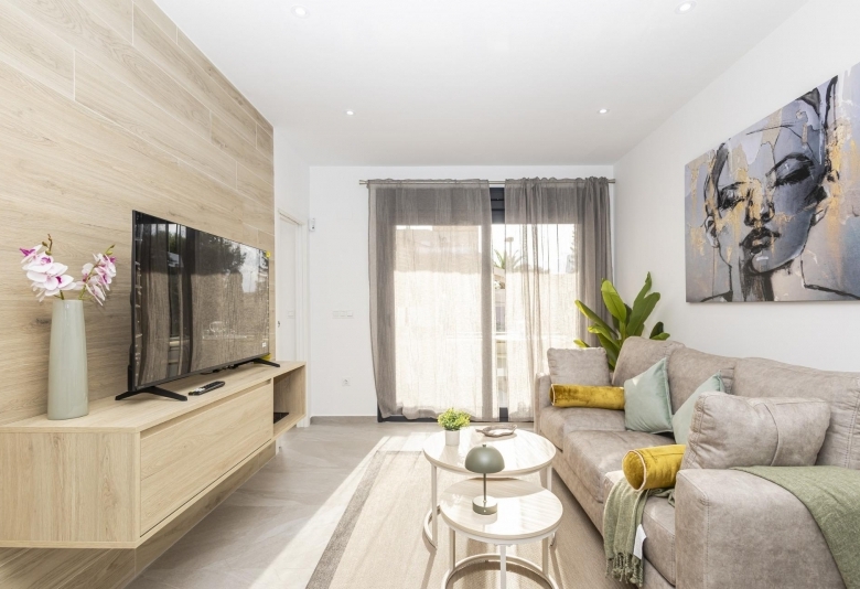 Apartamento de nueva construcción con 2 dormitorios y piscina comunitaria en Torrevieja