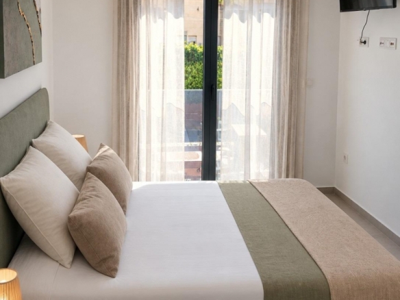 Apartamento de nueva construcción con 2 dormitorios y piscina comunitaria en Torrevieja