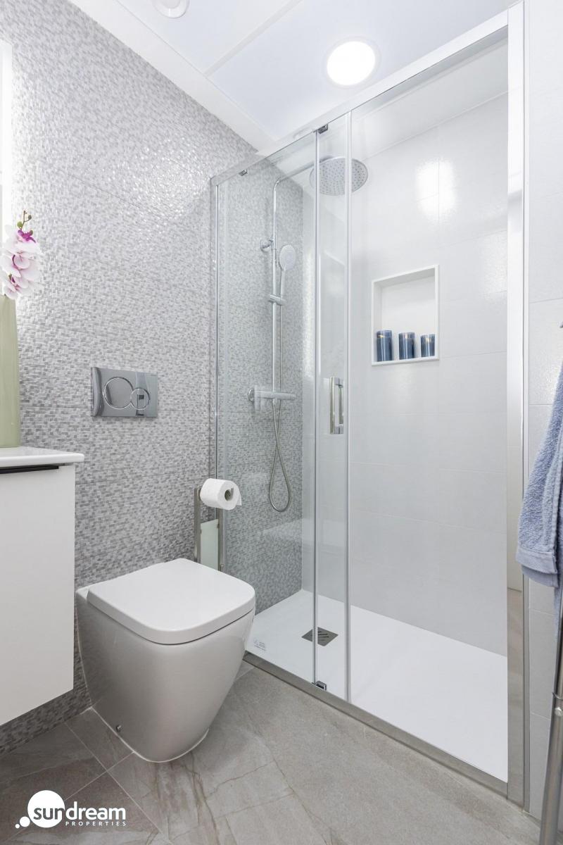 g_44067-48-25 Apartamento de nueva construcción con 2 dormitorios y piscina comunitaria en Torrevieja