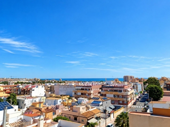 Apartamento de nueva construcción con 2 dormitorios y piscina comunitaria en Torrevieja