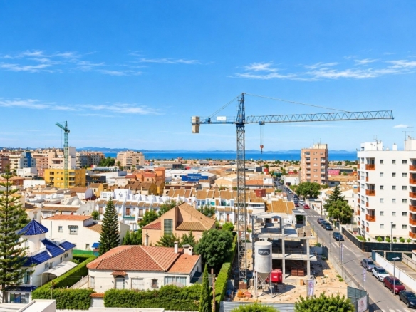 Apartamento de nueva construcción con 2 dormitorios y piscina comunitaria en Torrevieja