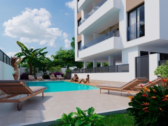 Apartamento de nueva construcción con 2 dormitorios y piscina comunitaria en Torrevieja