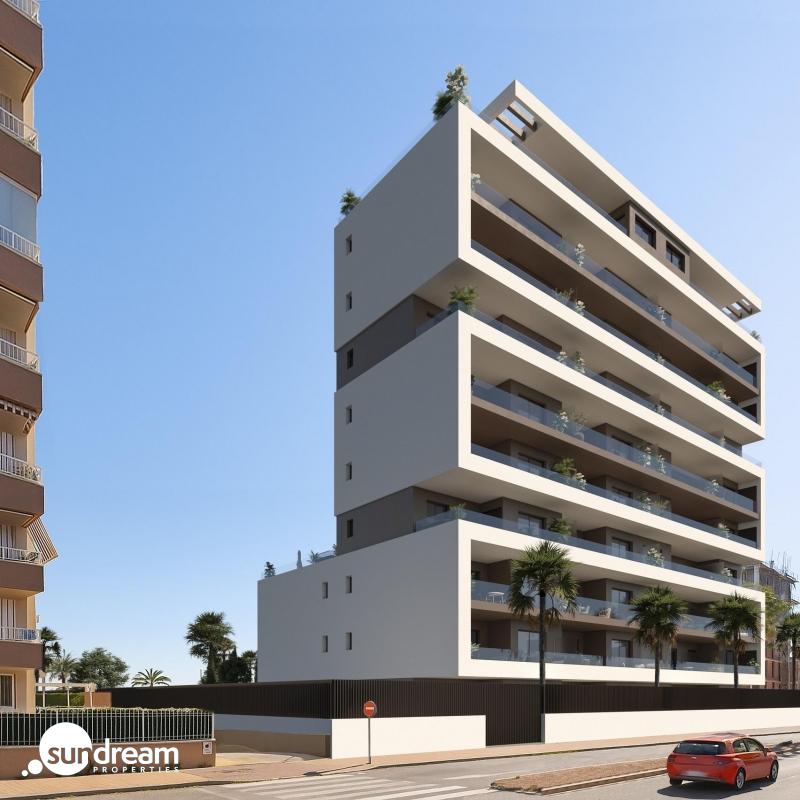 Ático con 3 dormitorios y una amplia terraza a la venta en Guardamar del Segura