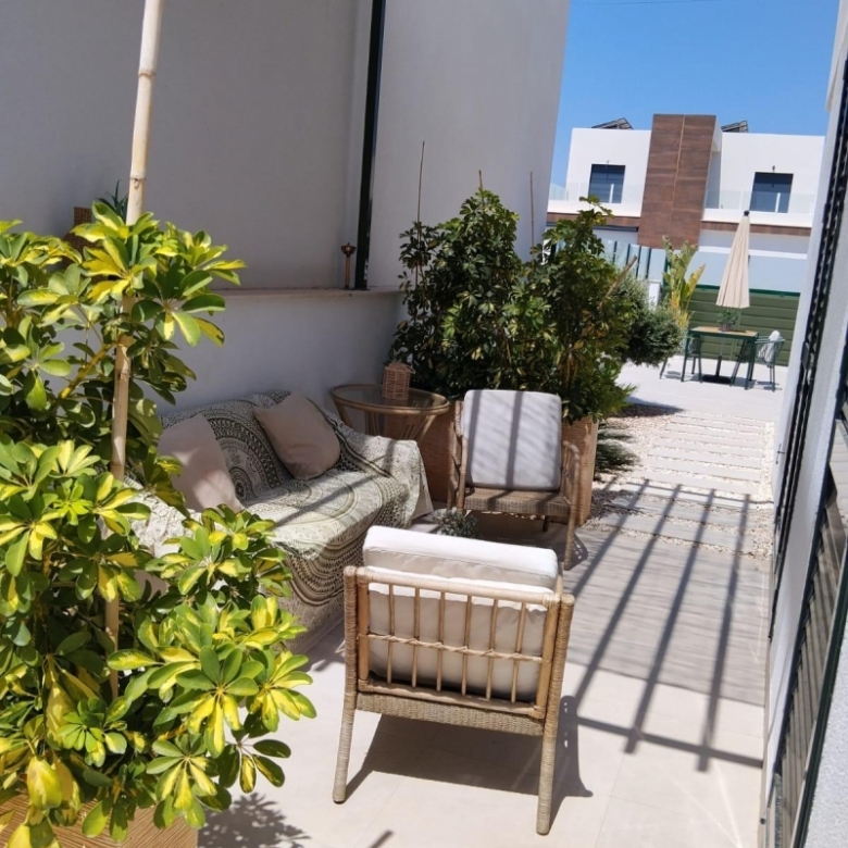 Villa independiente en venta con piscina en Daya Nueva