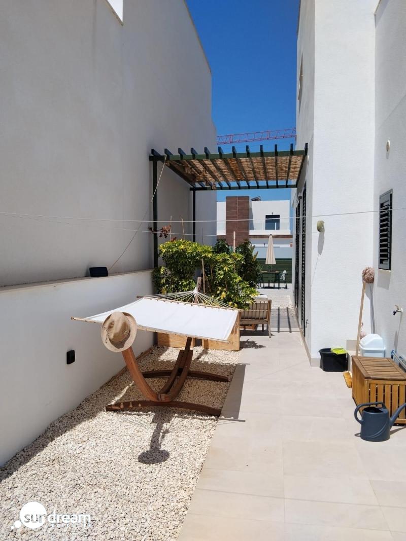 g_44081-9-19 Villa independiente en venta con piscina en Daya Nueva