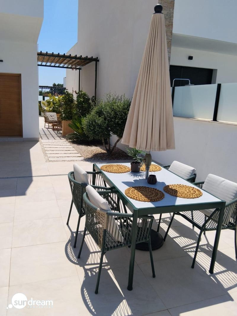 g_44081-9-21 Villa independiente en venta con piscina en Daya Nueva