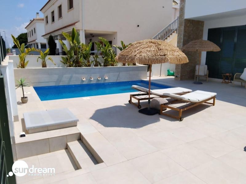g_44081-9-22 Villa independiente en venta con piscina en Daya Nueva