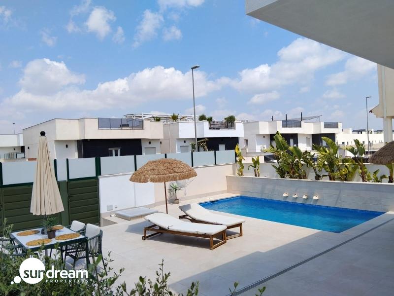 g_44081-9-23 Villa independiente en venta con piscina en Daya Nueva