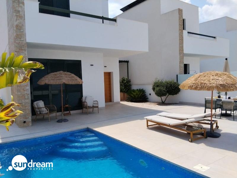 g_44081-9-24 Villa independiente en venta con piscina en Daya Nueva