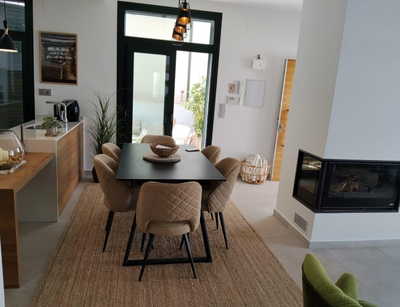 Villa independiente en venta con piscina en Daya Nueva