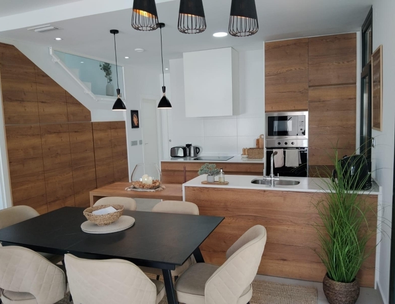 Villa independiente en venta con piscina en Daya Nueva