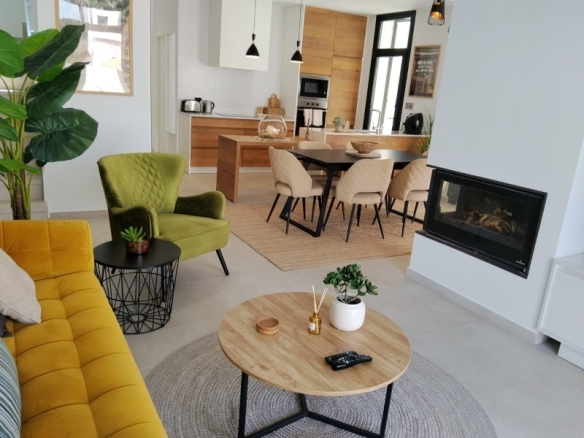 Villa independiente en venta con piscina en Daya Nueva