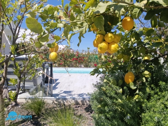 Exclusiva villa independiente con piscina privada a la venta en La Finca Golf Resort