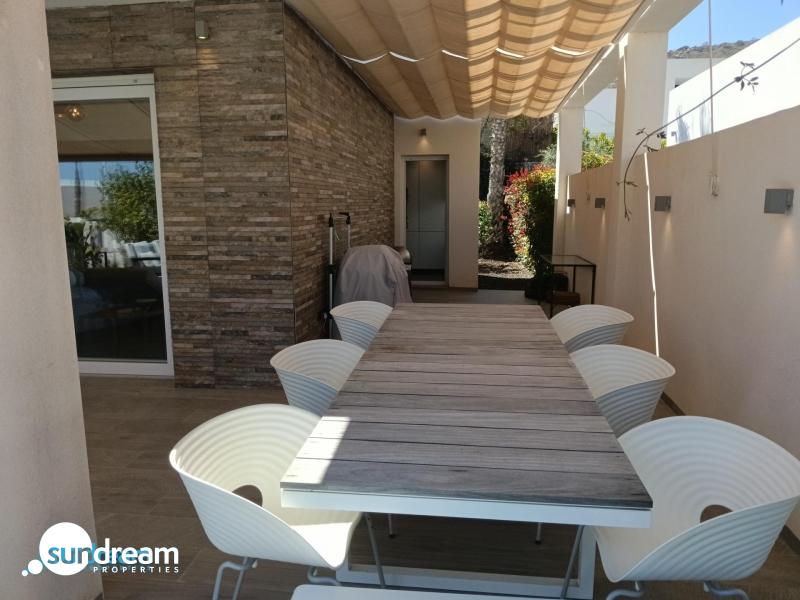 Exclusiva villa independiente con piscina privada a la venta en La Finca Golf Resort