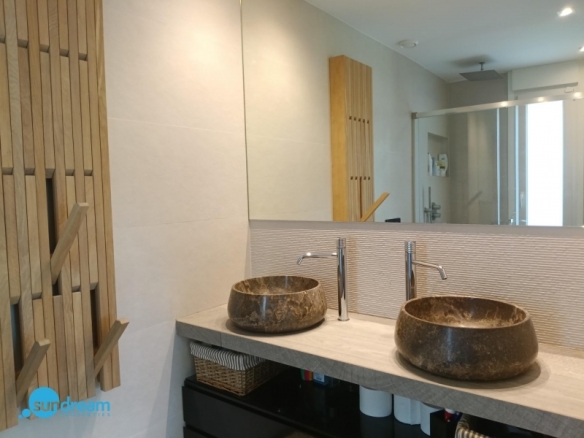 Exclusiva villa independiente con piscina privada a la venta en La Finca Golf Resort