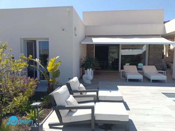 Exclusiva villa independiente con piscina privada a la venta en La Finca Golf Resort