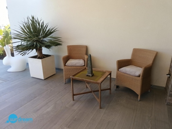 Exclusiva villa independiente con piscina privada a la venta en La Finca Golf Resort