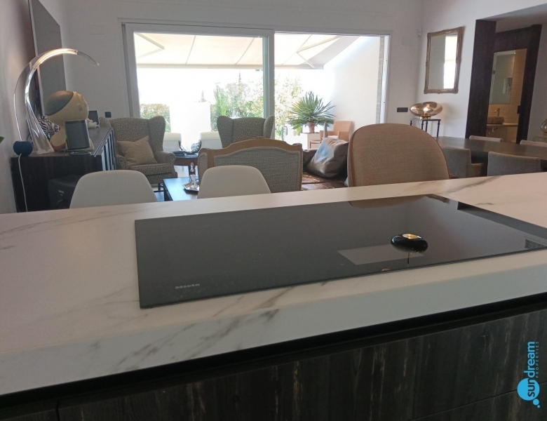 Exclusiva villa independiente con piscina privada a la venta en La Finca Golf Resort