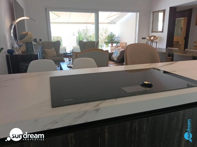 g_44086-56-34 Exclusiva villa independiente con piscina privada a la venta en La Finca Golf Resort