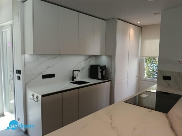 Exclusiva villa independiente con piscina privada a la venta en La Finca Golf Resort