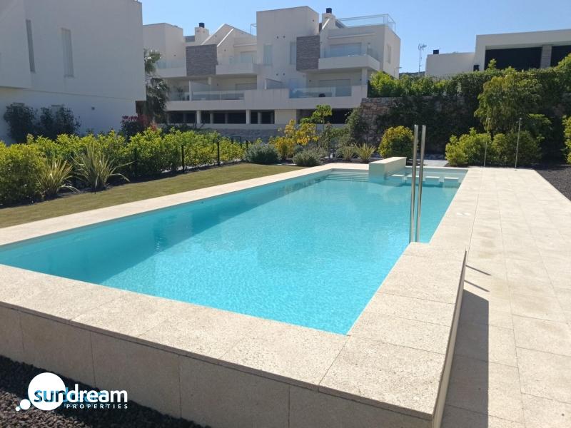g_44086-56-39 Exclusiva villa independiente con piscina privada a la venta en La Finca Golf Resort