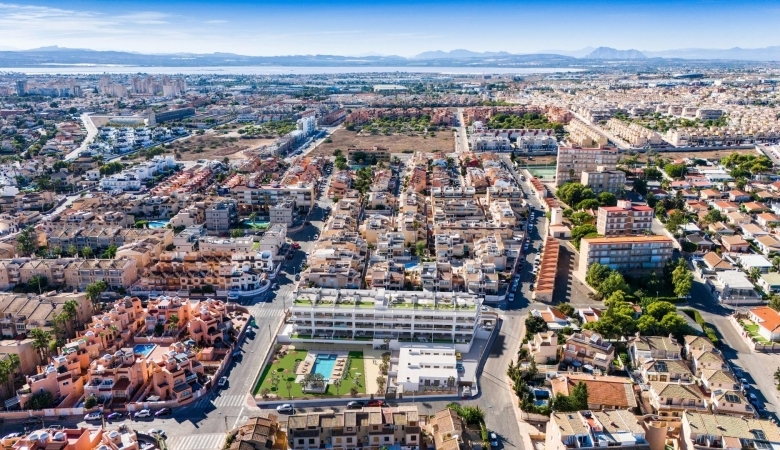 Apartamento de 3 dormitorios con licencia turística a 300 m de la playa en Torrevieja