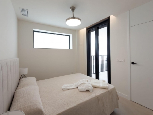 Apartamento de 1 dormitorio en planta baja a 300m del mar en Santiago de La Ribera