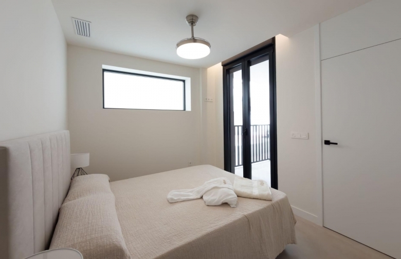 Apartamento de 1 dormitorio en planta baja a 300m del mar en Santiago de La Ribera
