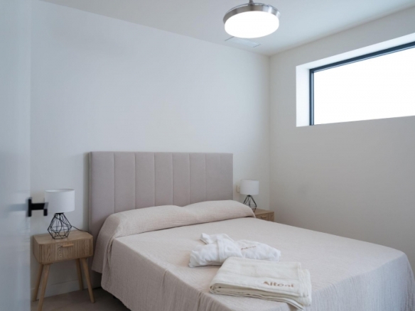 Apartamento de 1 dormitorio en planta baja a 300m del mar en Santiago de La Ribera
