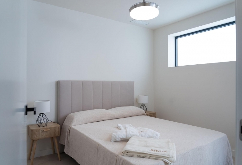 Apartamento de 1 dormitorio en planta baja a 300m del mar en Santiago de La Ribera